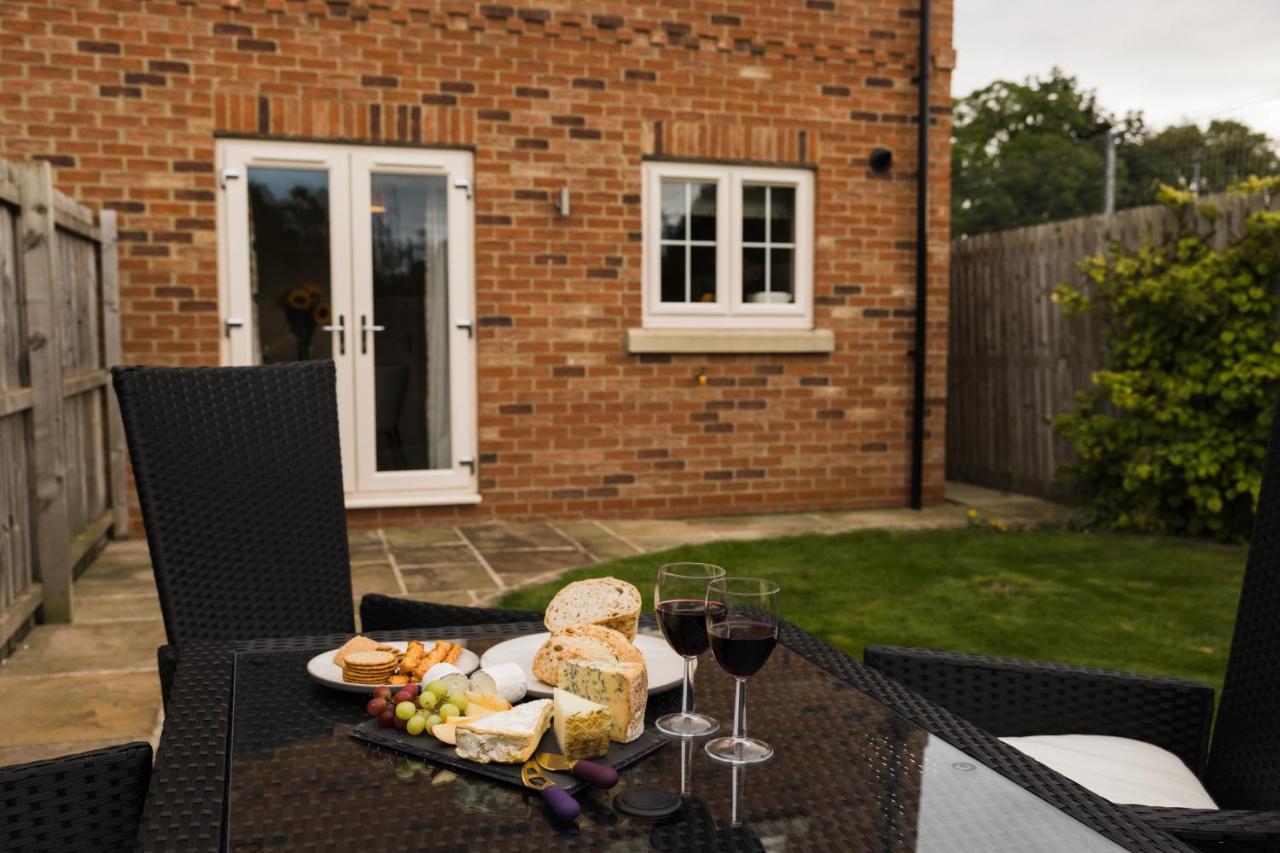 College Court Villa Bedale Exterior photo