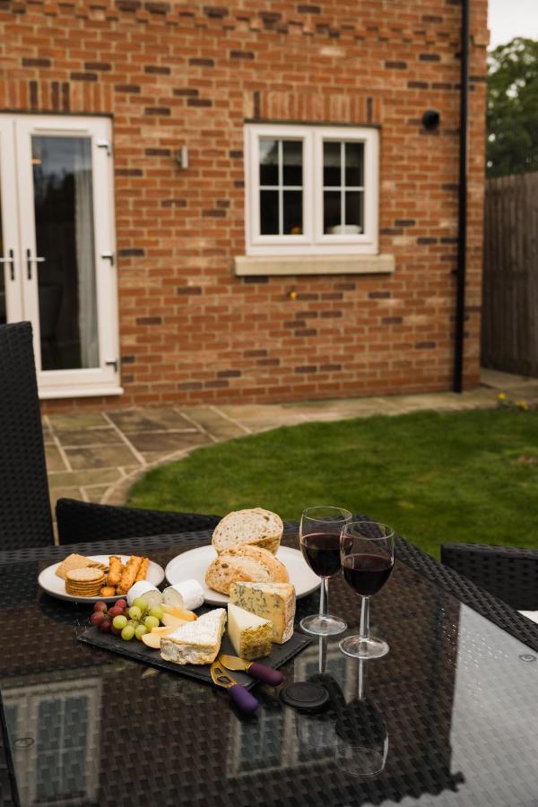 College Court Villa Bedale Exterior photo