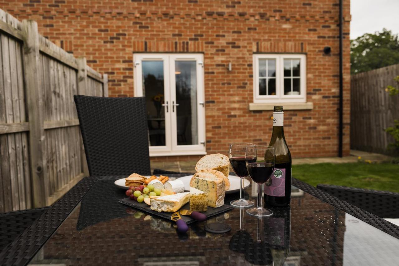 College Court Villa Bedale Exterior photo